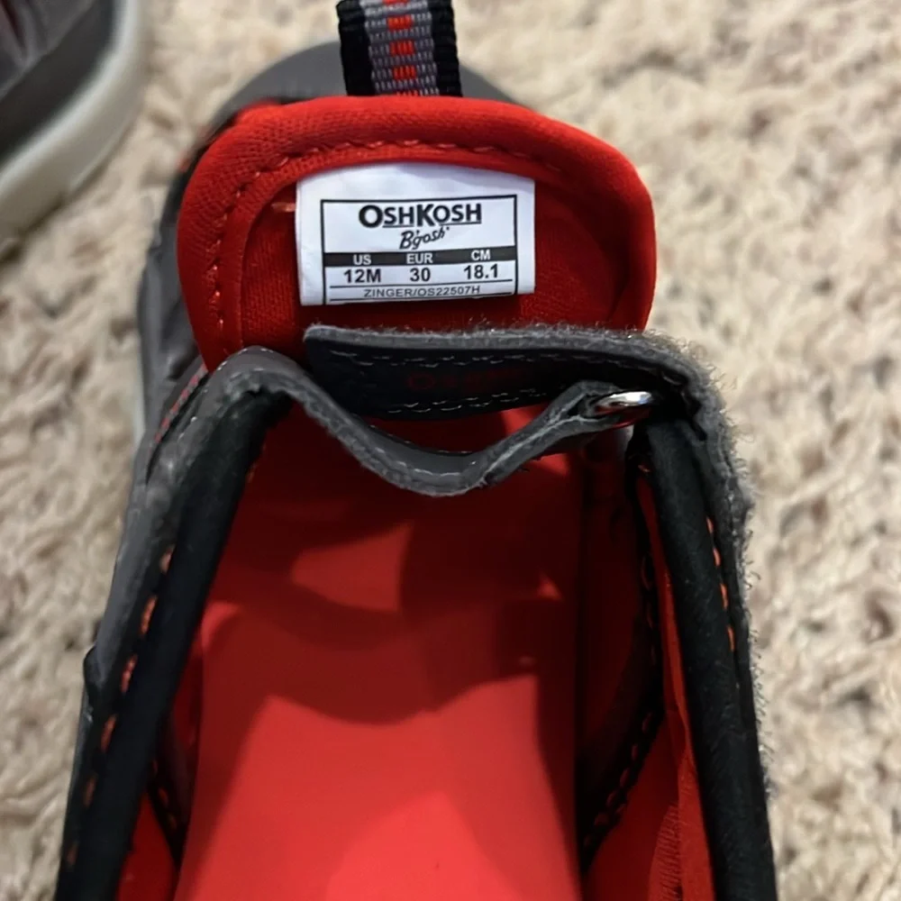 Boys Oshkosh Zinger Sandals Shoes Size 12 Black Red Gray - Picture 6 of 6